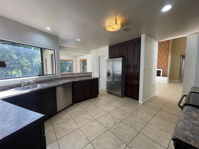 Building Photo - 2001 NW 15 Ave