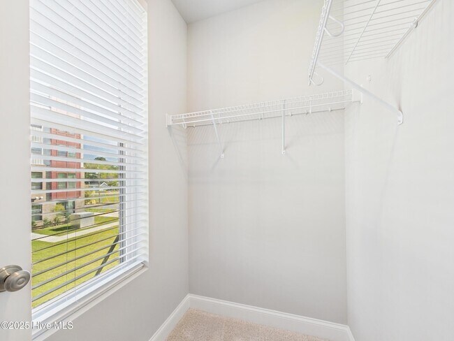 Building Photo - 1251 Shaw View Aly