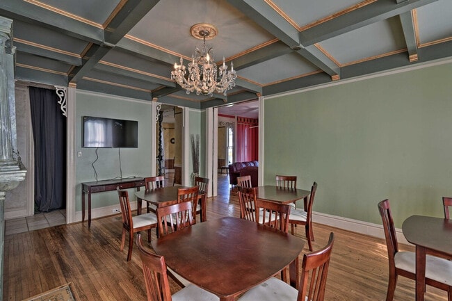 Building Photo - 2901 Broadway Avenue J