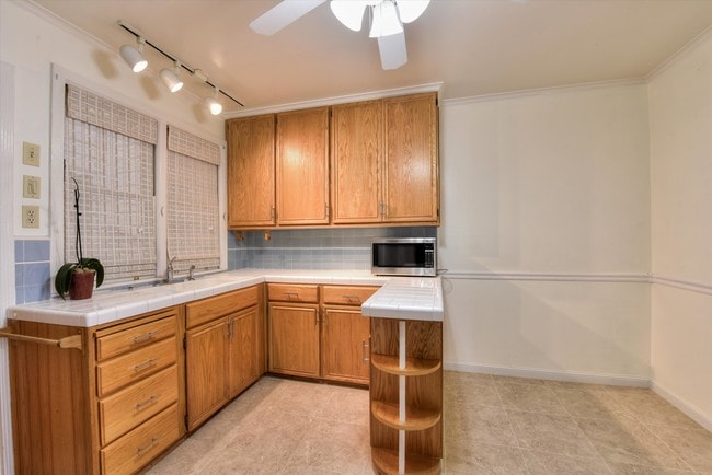 Building Photo - 715 30th Ave