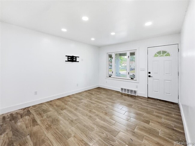 Building Photo - 2090 Moran Ave