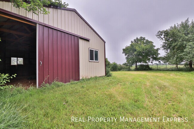 Building Photo - 47704 E 69th St