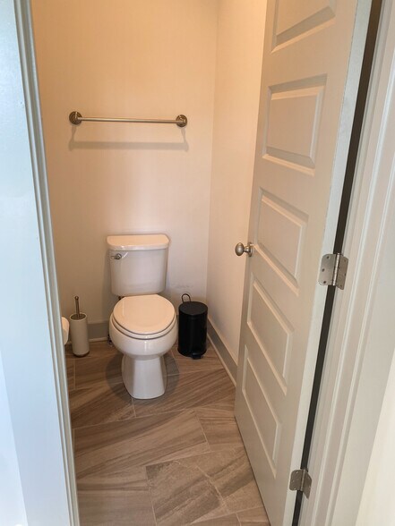 Building Photo - 204 Burns Ave