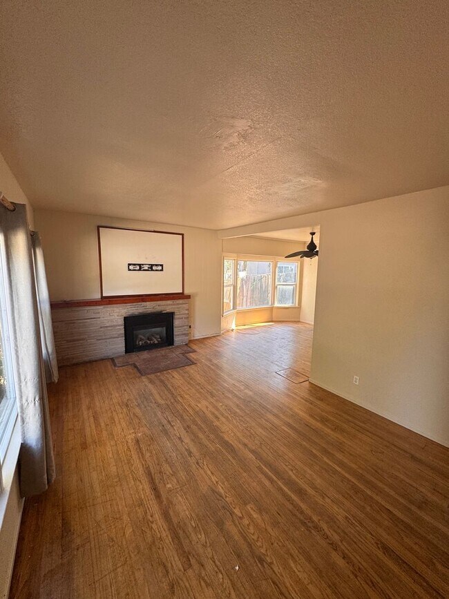 Building Photo - Spacious 5 Bed 2 Bath House near Cal Poly