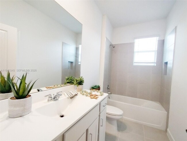 Building Photo - 400 SE Crossoak Ln