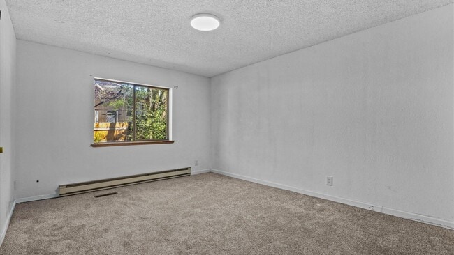 Building Photo - Spacious Home for Rent in Glenwood Springs – Great Location, No HOA!