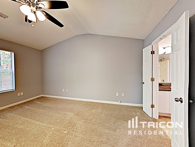 Building Photo - 6868 Merrywood Dr