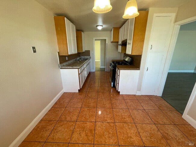 Building Photo - 957 Oakwood Ave