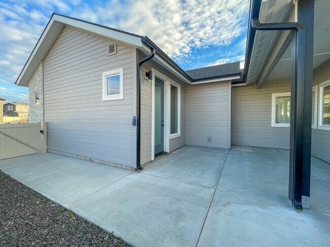 Building Photo - 6273 S Binky Ave