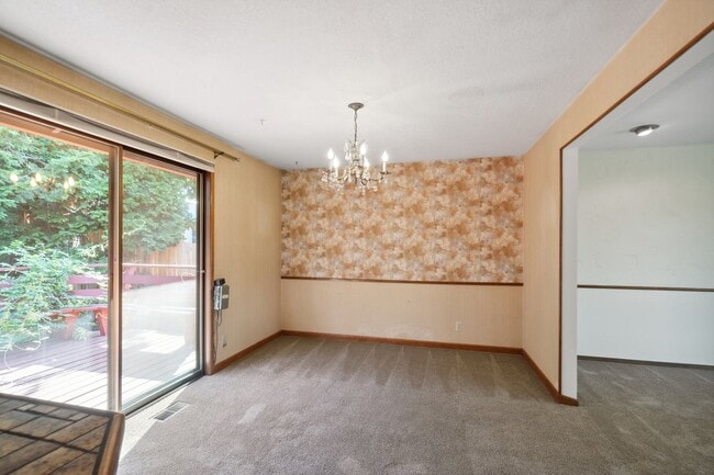Building Photo - 7816 SE Strawberry Ln