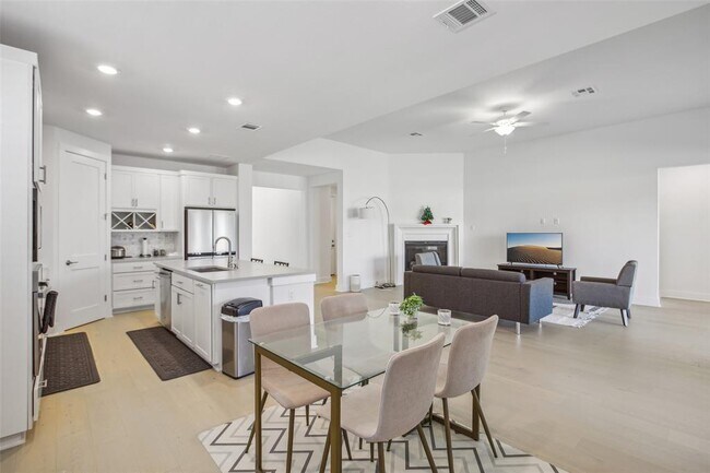 Building Photo - 1409 Pink Granite Blvd