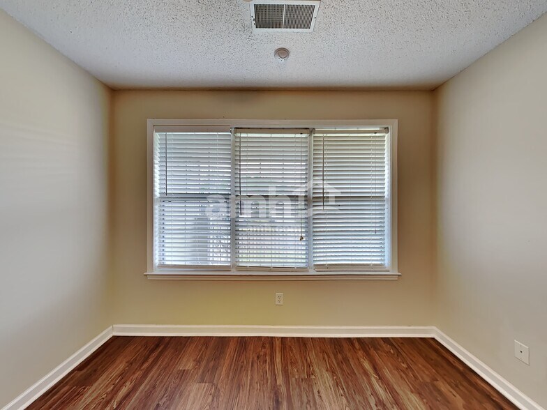 Building Photo - 9846 Alexanders Ridge Dr