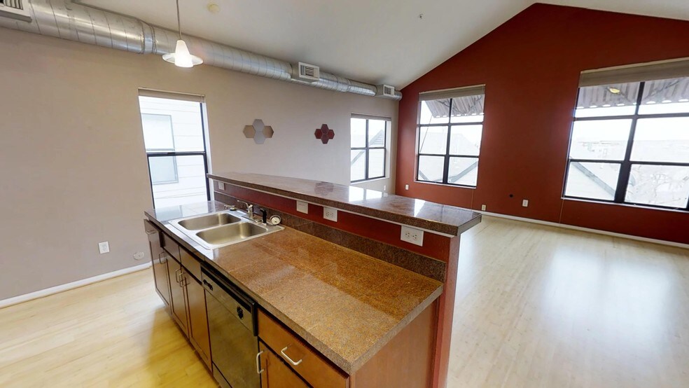 Building Photo - 3038 Umatilla St