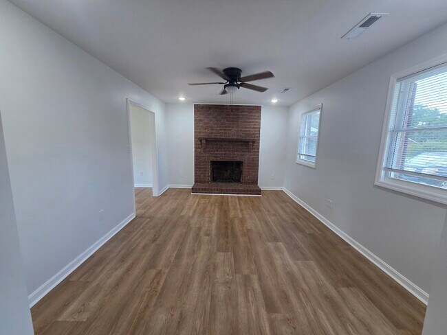 Building Photo - 1352 Canonero Dr