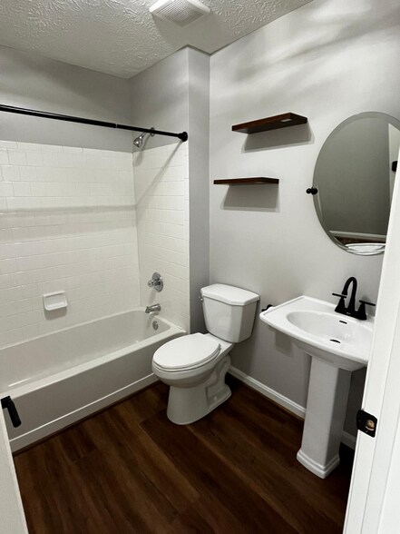 Building Photo - 8941 Town Center Cir