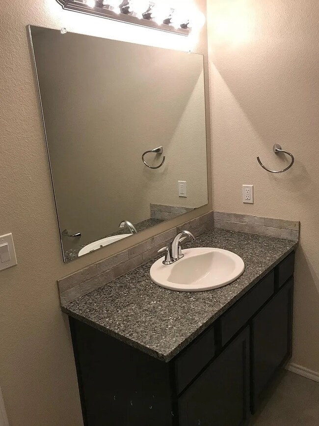 Building Photo - 918 E 90th St