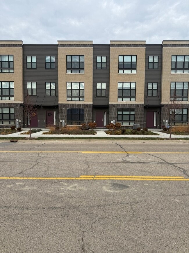 Building Photo - 314 Summit Cir