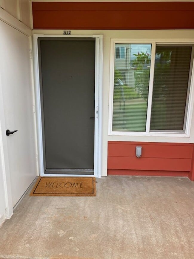 Building Photo - 1-Bdrm/1-Bath Ground Level End-unit w/ 2-Assigned Tandem Parking