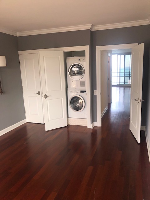 In-Unit W/D - 1300 N Lake Shore Dr