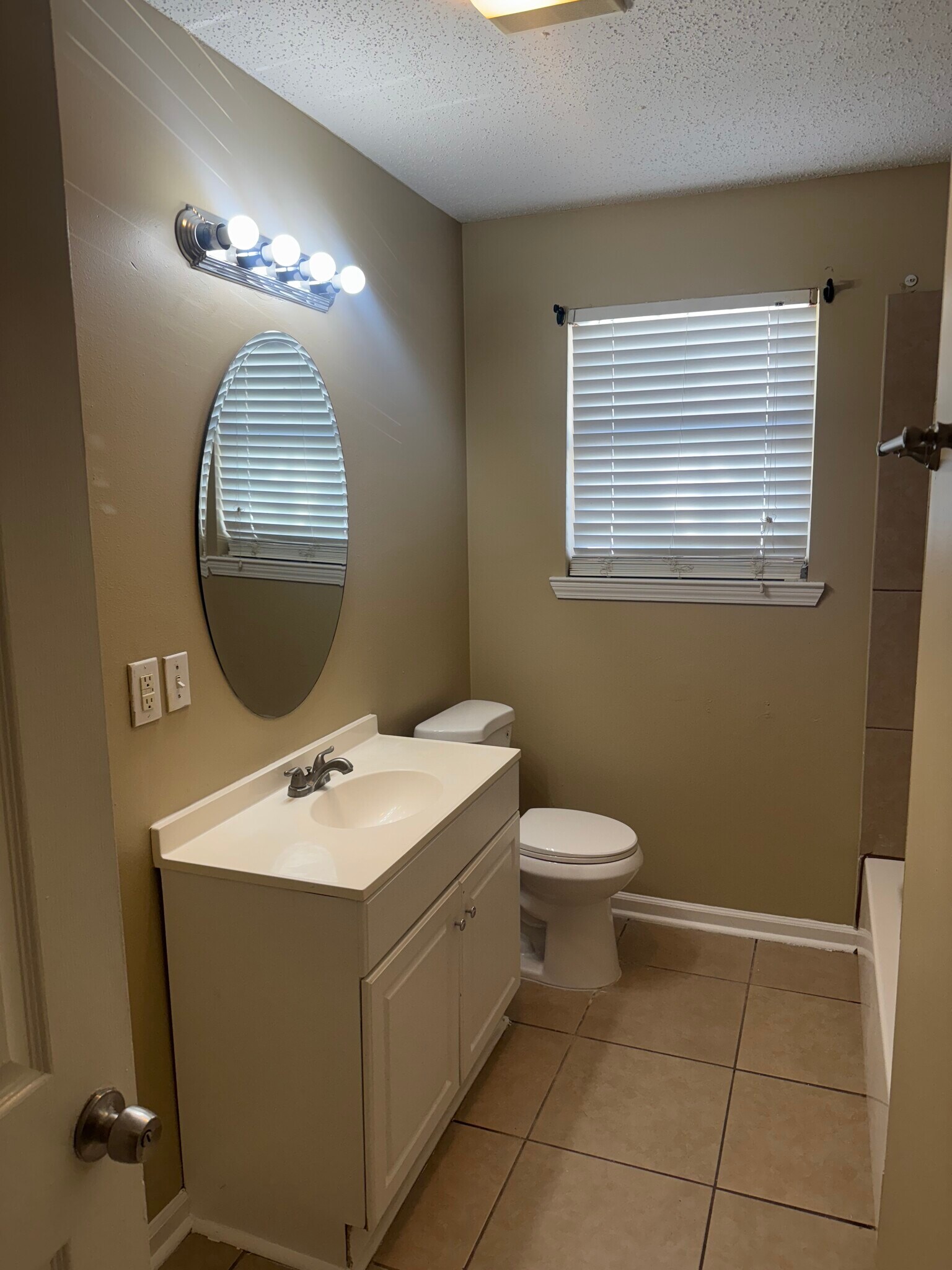 Building Photo - 4841 Bonita Dr