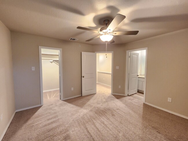 Building Photo - Move In Special - $200 Off 1st Months Rent...