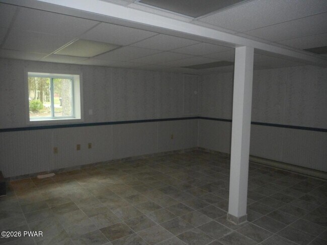 Building Photo - 159 Spring Dr