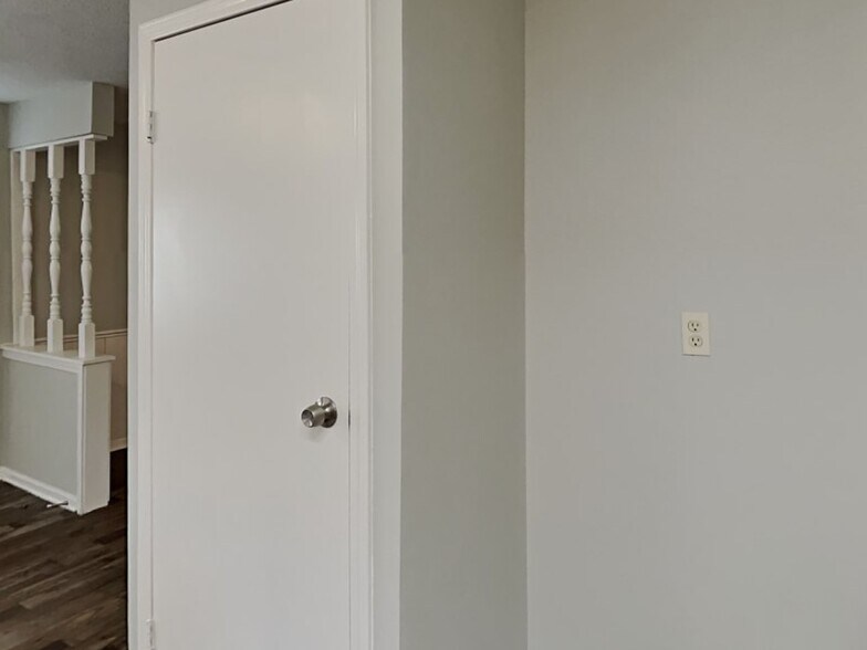 Building Photo - 7390 Isherwood Rd