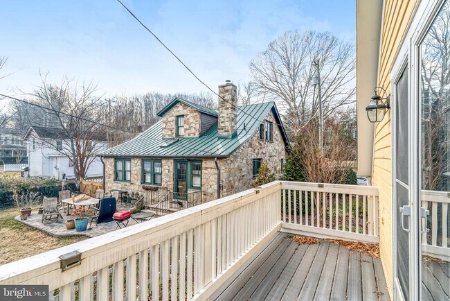 Building Photo - 7153 Main St