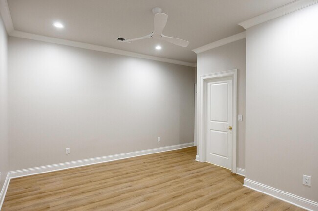 Building Photo - 265 Trunk St NE