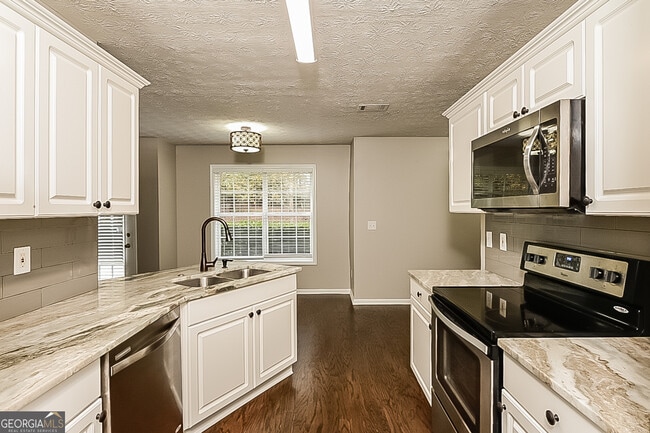 Building Photo - 60 Berkshire Run