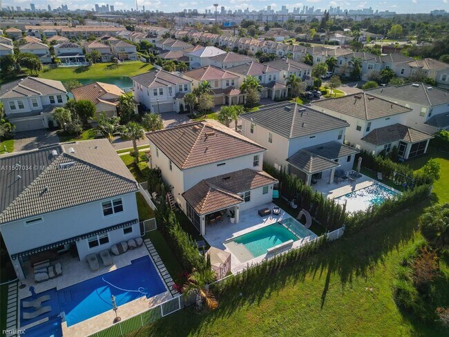 Building Photo - 5 br, 3 bath House - 1512 Bursera Ter