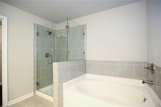 Building Photo - 2304 Shetley Creek Dr