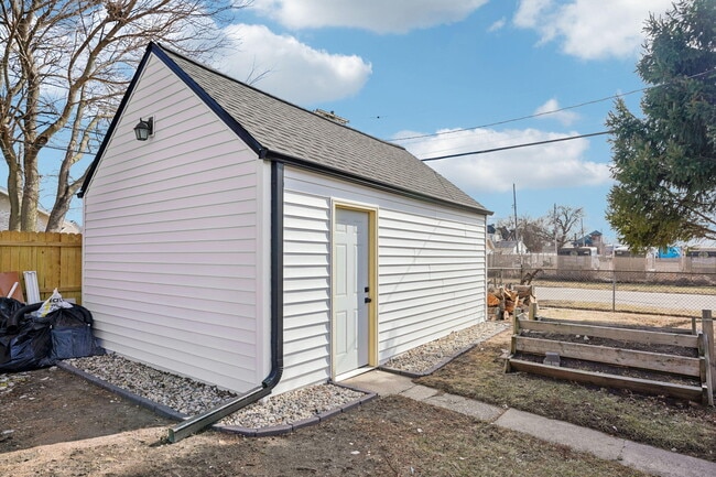 Building Photo - 5039 26th Ave