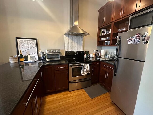 Building Photo - 656 Tremont St