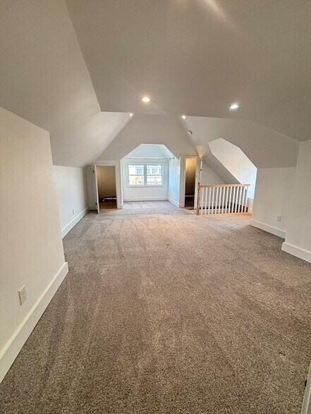 Building Photo - 554 Main St