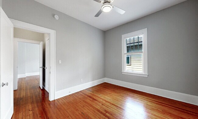Building Photo - Stunning Upstairs 2-Bed, 1-Bath, Kitchen, ...