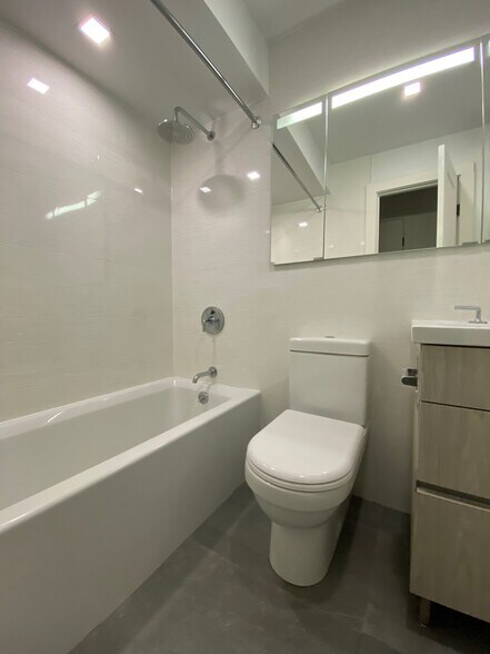BATHROOM - 429 E 80th St