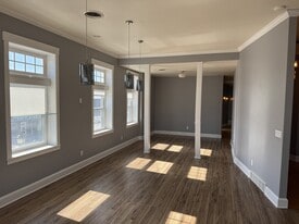 Building Photo - 822 S 8th St
