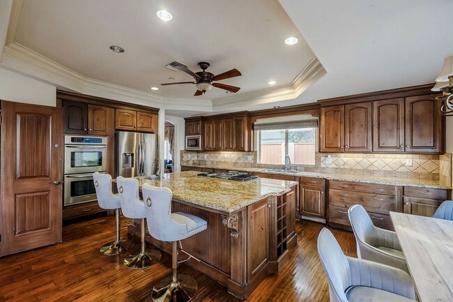 Building Photo - 2403 Alvord Ln