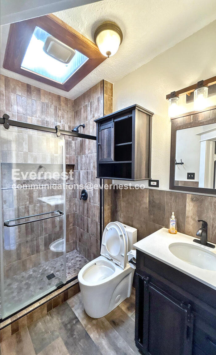 Building Photo - 453 S Clarkson St