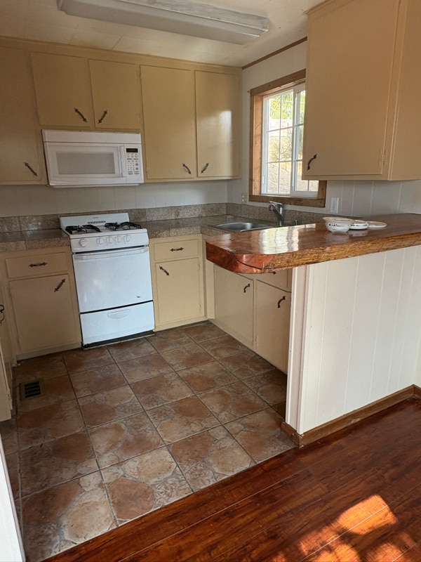 Building Photo - 497 Delle Dr