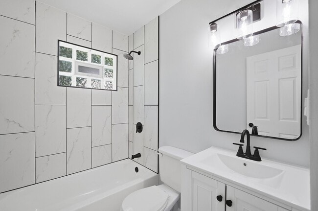 Building Photo - Newly Renovated Three Bed available to rent with move-in special!