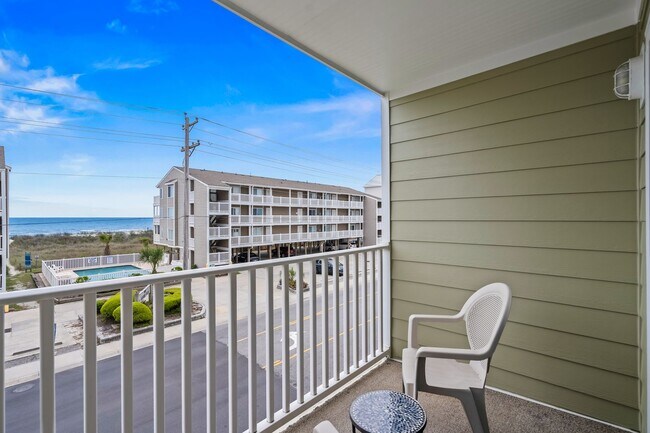 Building Photo - Close to the beach