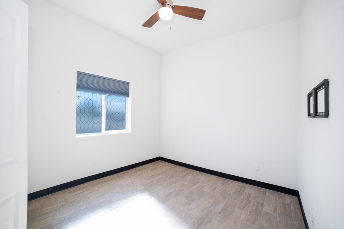 Building Photo - 195 N 17th Ave