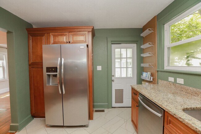 Building Photo - Stunning home rental in Portsmouth!