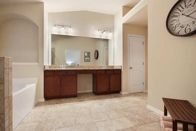 Building Photo - 3080 Cross Creek Dr