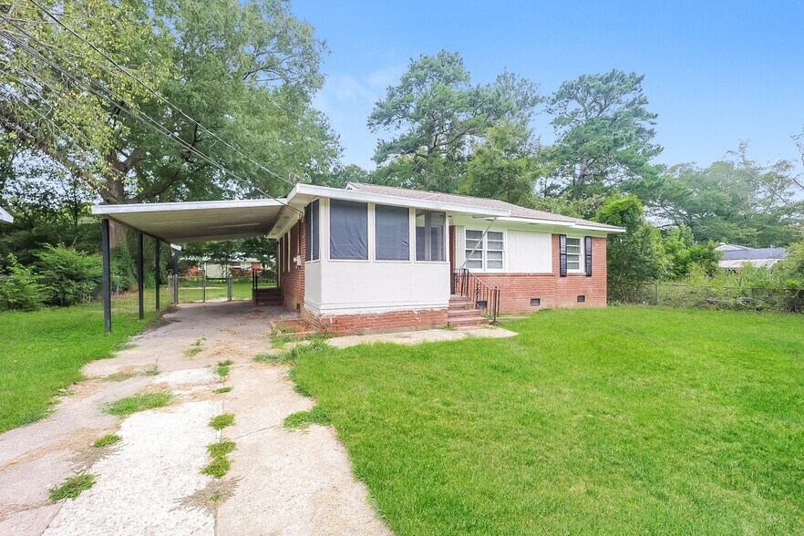 Building Photo - 4016 Singer Dr