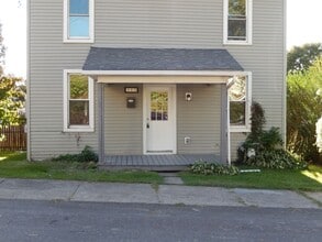 Building Photo - Newly Remodeled 3BR, 2BA, Single Family Ho...