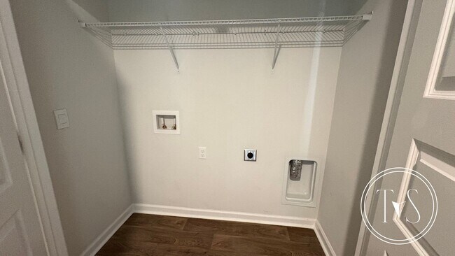Building Photo - RATE DROP ALERT (was $2240/month) and SUMM...