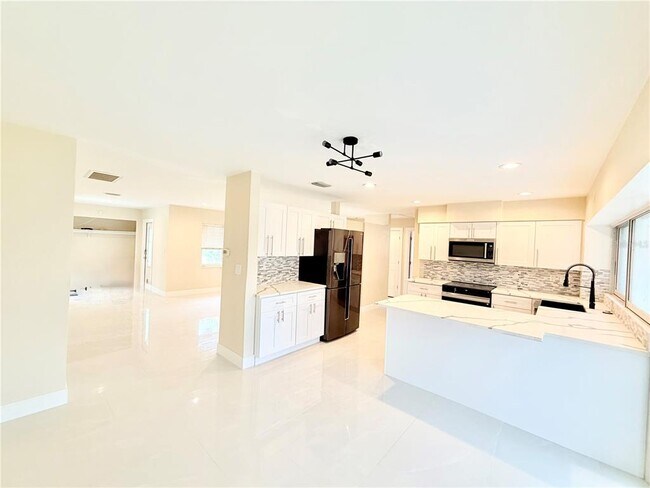 Building Photo - 4866 Huntington St NE